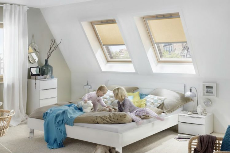 Okna dachowe w pokoju dziecka na poddaszu